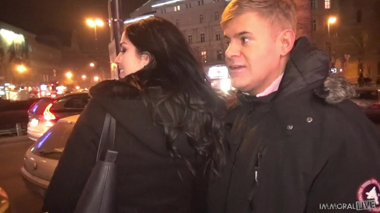 Immoral Live: La culona Loren Minardi si fa sborrare nella sua figa...