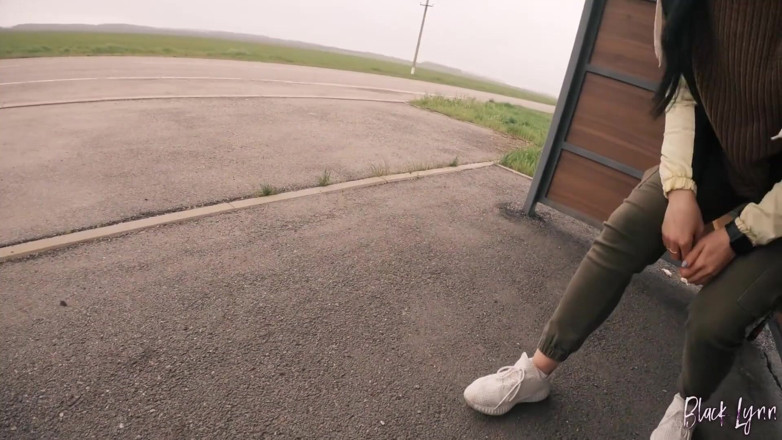 YSP Studio: ดูดควยเสี่ยงตายที่ป้ายรถเมล์ใกล้ถนน - แทบโดนจับ! - Black Lynn