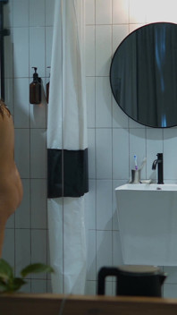 Sesso Domestico Sotto La Doccia. Una Coppia Vera Fa L'amore