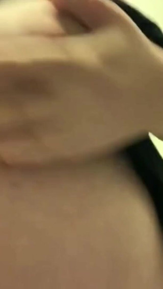 Real homemade BBW BBC porn: Смокче мій великий палець, пестить мою жирну мокру пизду