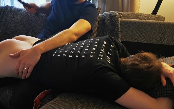 Oznob Oznofla: Amateurboy reçoit sa première fessée, caméra alternative