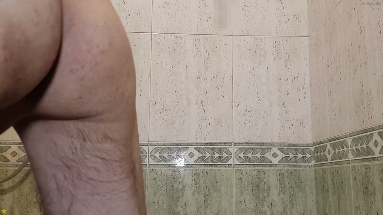 HeIsSooThin: Mijn kont oliën na een douche