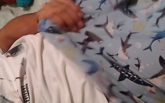 AlexAlejandro13: Aku muasin diriku sendiri dengan ganas