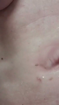 통제되지 않은 오르가즘과 거친 분사를 동반했다