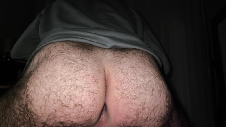 Cummyboy90: Волосатая задница отчима ждет тебя
