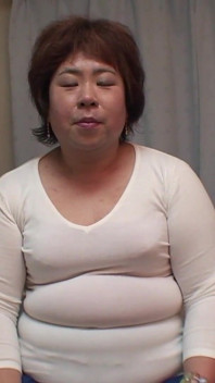 20歳と太った熟女熟女との日本人4人組