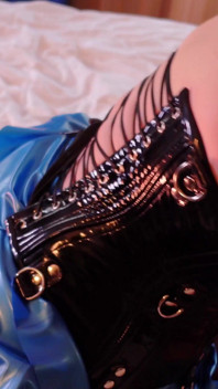 Femdom Pegging, Lízání kundičky, Trénink dávení pro Sissy. Arya Grander Sexy paní.