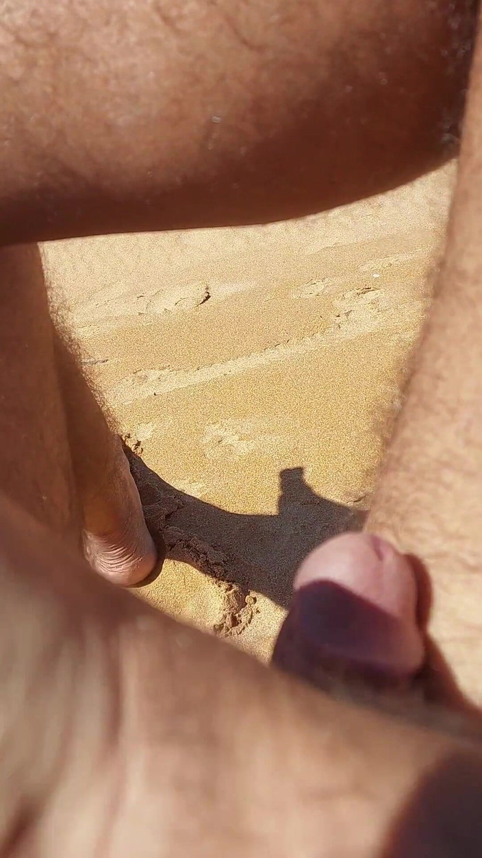 Ladysilvas: Ladysilva Exibindo Meu Pau Na Praia