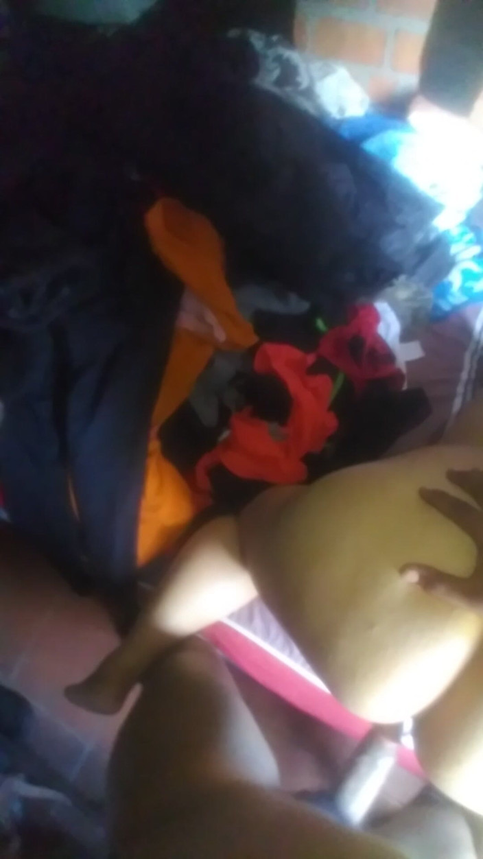 E-Alfa: Geef me pikken, neuk me, maak me de jouwe, ik...