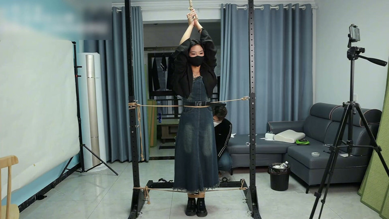 Asian bondage: My Girlfriend Is Fixed to a Metal Stand, Tickling Her