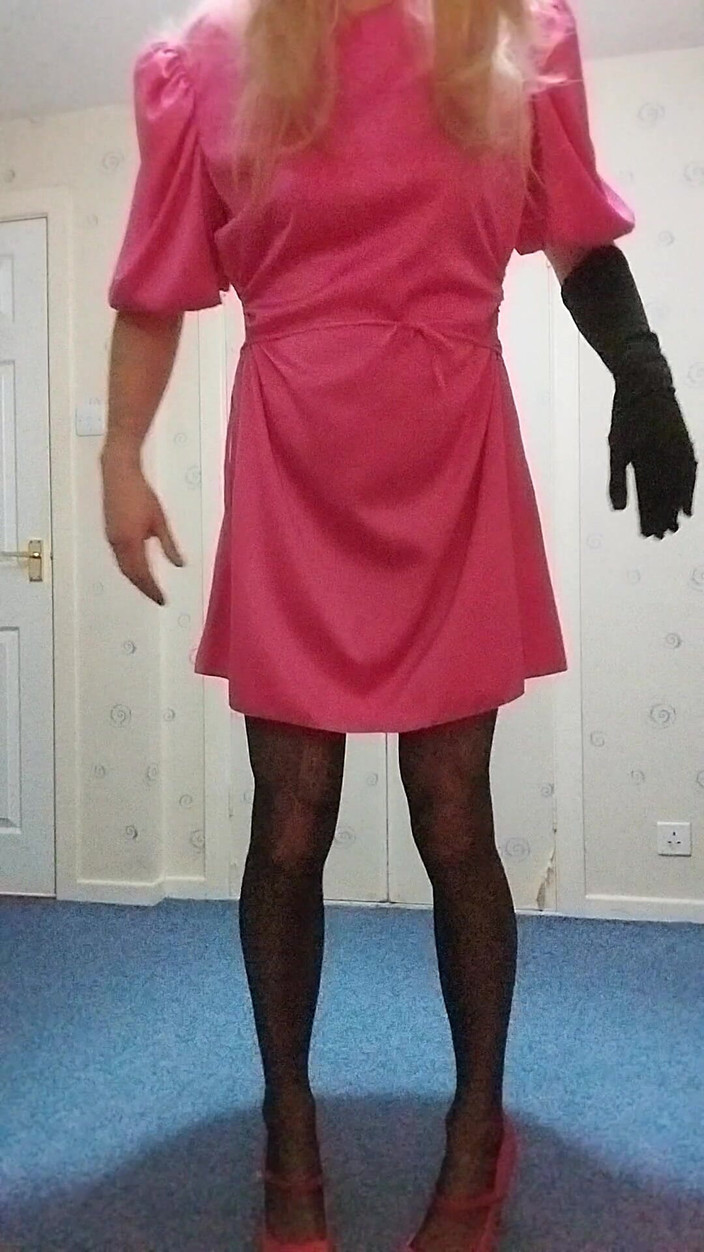 Cindy Belfast: Blonde sissy wunderschönes sperma in pink