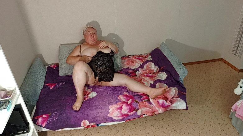 Zona901: 巨乳の自慰行為をする義母に加わり、彼女の口、マンコ、お尻で彼女を犯しました