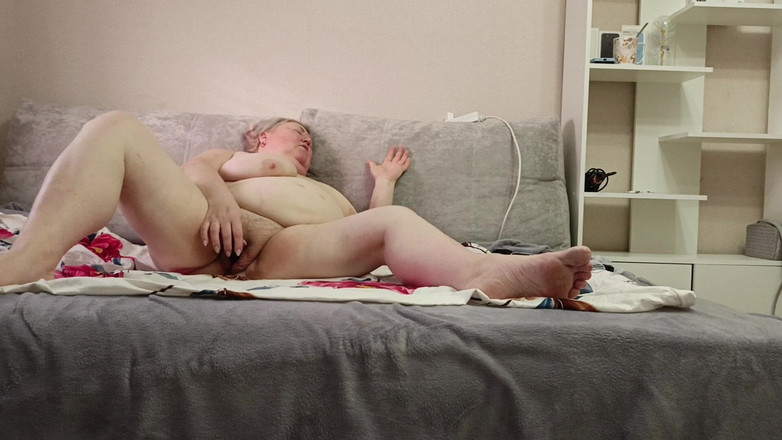 Zona901: Stiefmutter masturbiert mit dicken titten und arsch, masturbiert muschi mit...