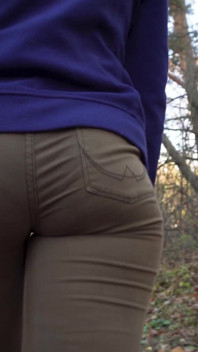 Pawg milf trong quần jean bó sát đi bộ đít tôn sùng có thể nhìn thấy đường quần lót