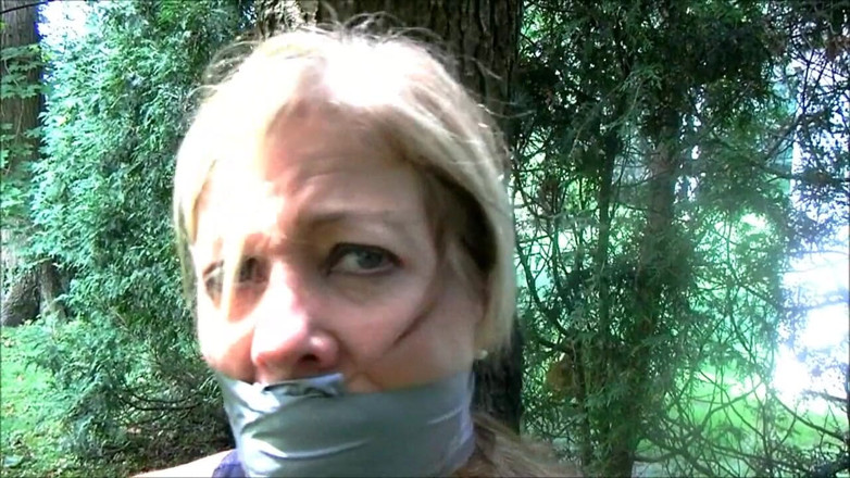 Selfgags classic: Arrebatada milf jogger