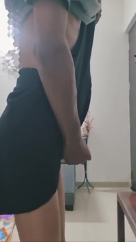 Roztomilá Gay Sissy v sukni