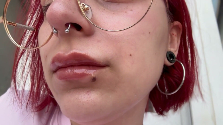 lanalovacutie: Close up Smoking with Lipgloss