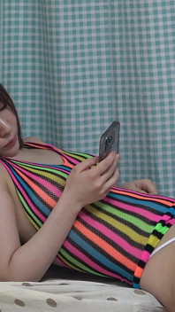 Mai hoshikawa si gadis jepang dengan toket besar lagi asik muasin memek beceknya pakai gaun mini sampai matanya merem melek