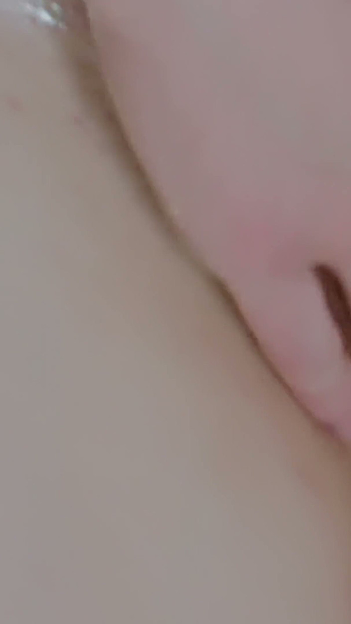 Self Love Top Solo Girls: Orgasm cu capul de duș - brunetă naturală se joacă la...