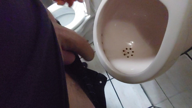 BruxoAlpha777: Velký penis močí