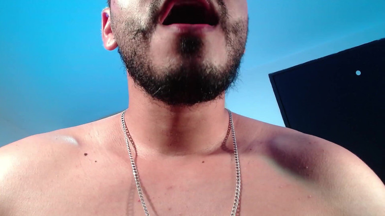 Tommhot: Vergonzoso chico latino masturbándose vistiendo ropa deportiva