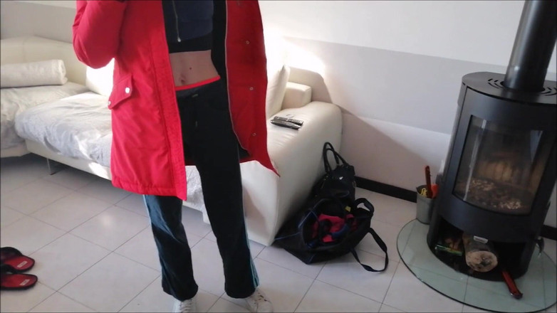 Yvonne: 健身房后闻我的脚，我会让你射精