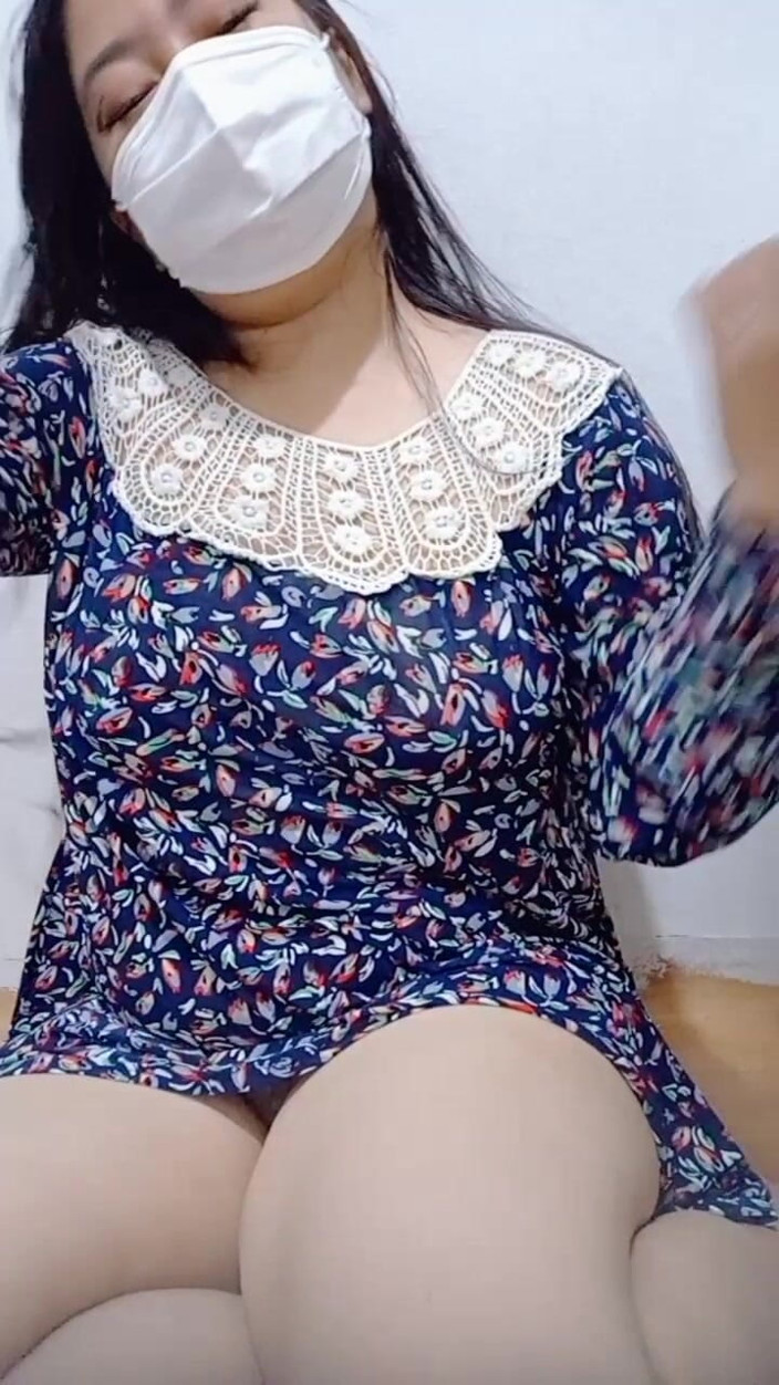 Vaginabig88: Mladá dívka bojuje s dildo zařízení