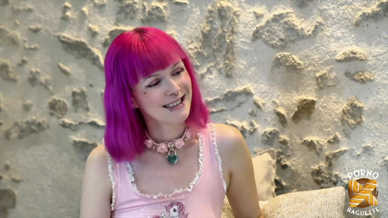 Porno Baguette: Lily, muhteşem hatun, sert sikişmek istiyor