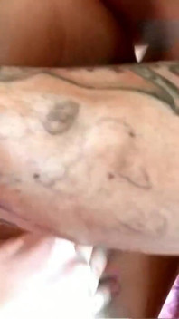 La magra teen arrapata eris viene scopata da poolboy in vacanza