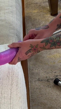 Assista me ser fodida por minha máquina de sexo e ter um orgasmo real!