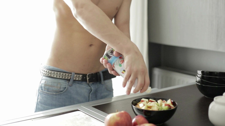 Adult Deluxe: La gnocca si fa mangiare la figa cremosa e scopare