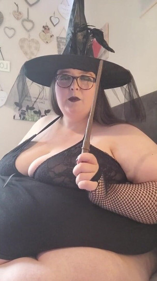 SSBBWLadyBrads: Cosplay gol penyihir gemuk