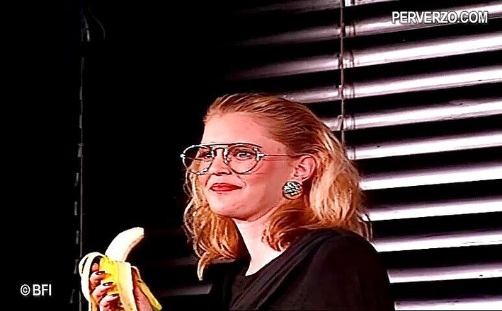 No depth limit for her pussy and ass: 太太马拉松 第五部分