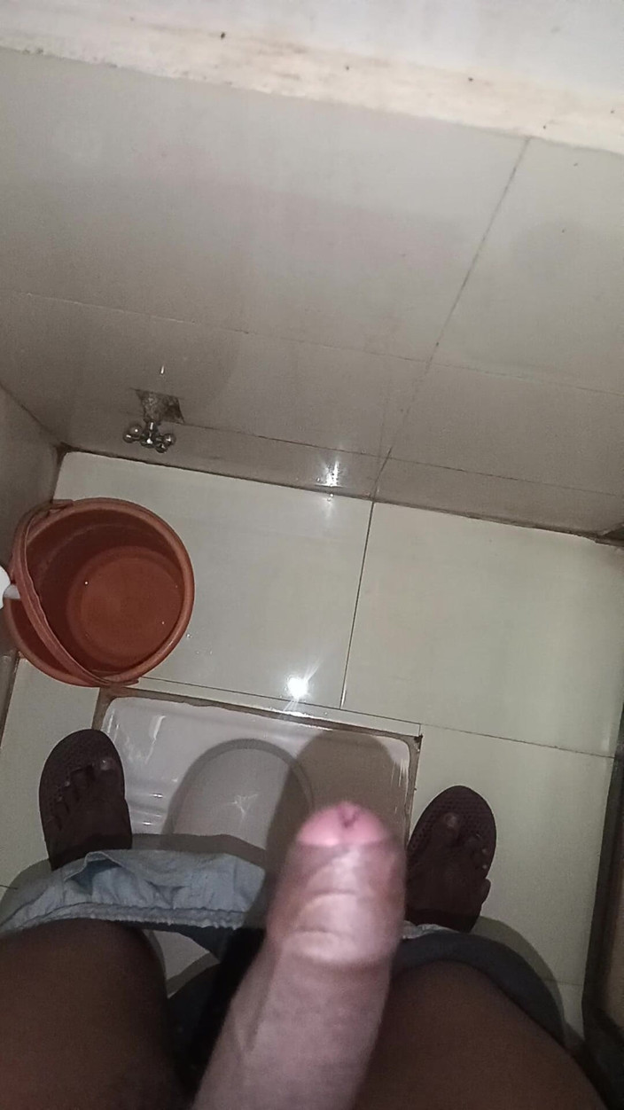 Aniketgod: Desi boy si masturba in bagno masterbet in bagno