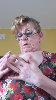 Nenek Belgium Yang Bertetek besar Wendy Berasa Sangat Miang Hari Ini