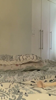 Titan obrovský anální kolík pokrytý olejem a potěší mě