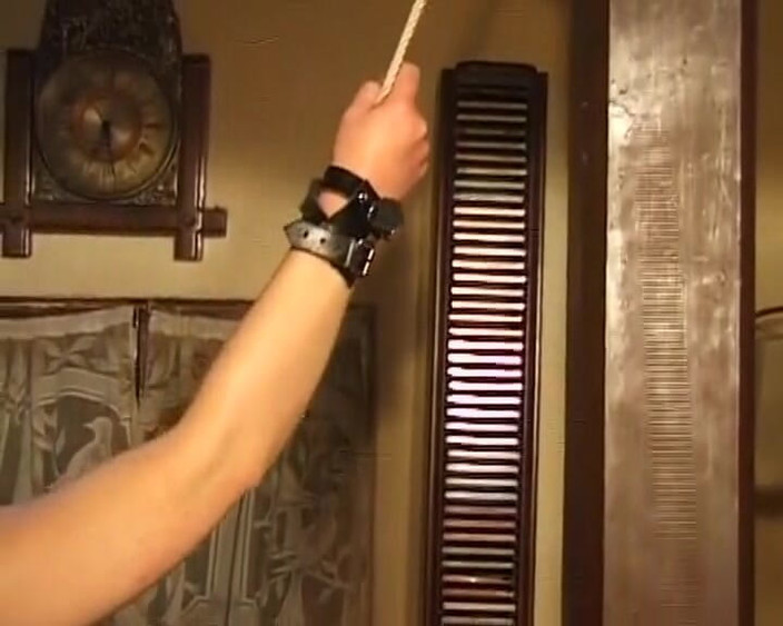 Porno kino: आंखों पर पट्टी बांधकर जर्मन वेश्या को बांधा और पिटाई की