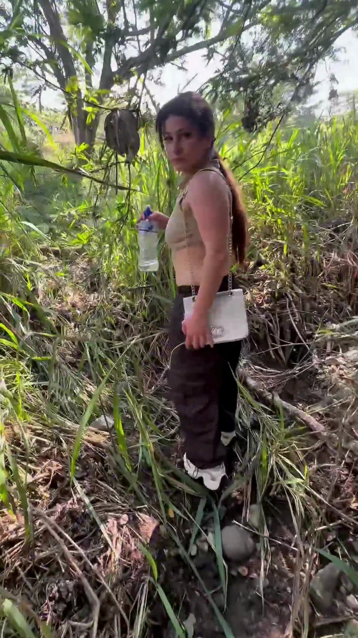angelitooo: Outdoor Sex on the Road a Lot of Oral Sex