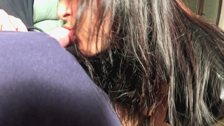 MilfyCalla: Membangunkan dia dalam kulit. Tiada bra mengusik, blowjob dan bermain...