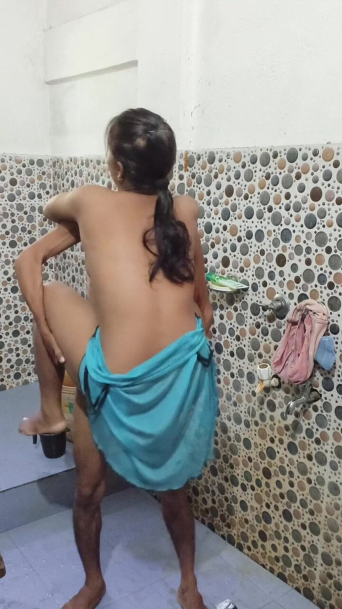Amina begum: Girlfriend Bathroom Sex Doggy Style