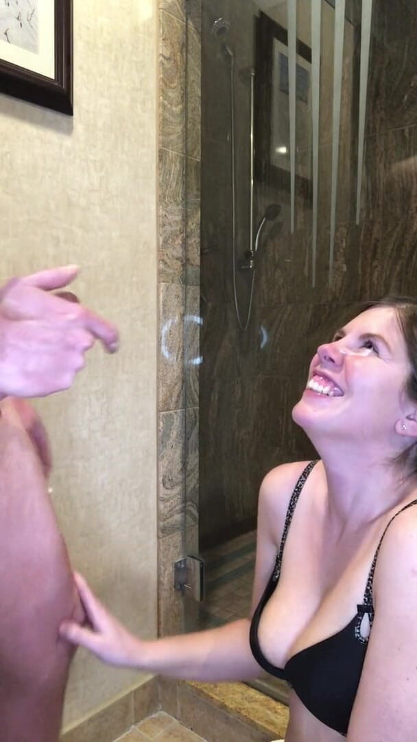 Lisa Brooks: Wife cumswaps and gags on his cum.