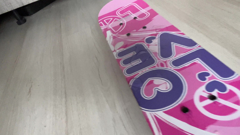 Misty Phoenix: Pinkeln auf mein Skateboard und zeigen sie die pfütze aus...