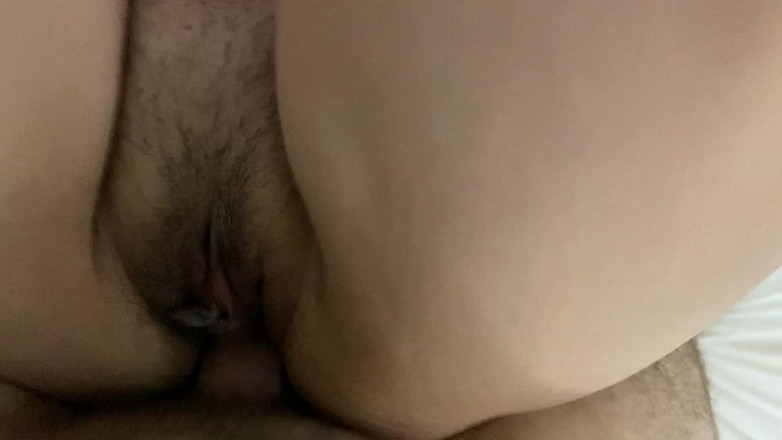 Erin and Andy: Milf cuckold - istri swinger kulit putih dientot sama orang asing...