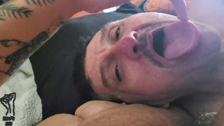 Lymph Guy: Garoto deficiente dá ao seu cuidador uma gozada facial