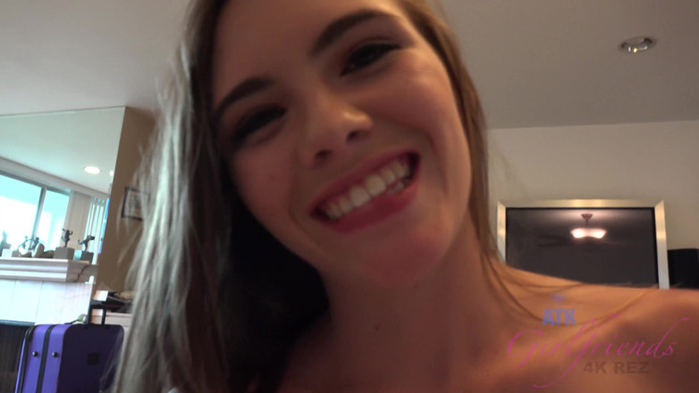 ATK Fans (Girlfriends): Pompino/footjob/sega virtuali con skye West