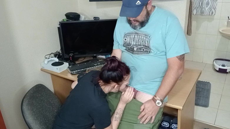 Bigjoefuckalott: कोकोल्डी दोस्त f****** मेरी पत्नी का चेहरा