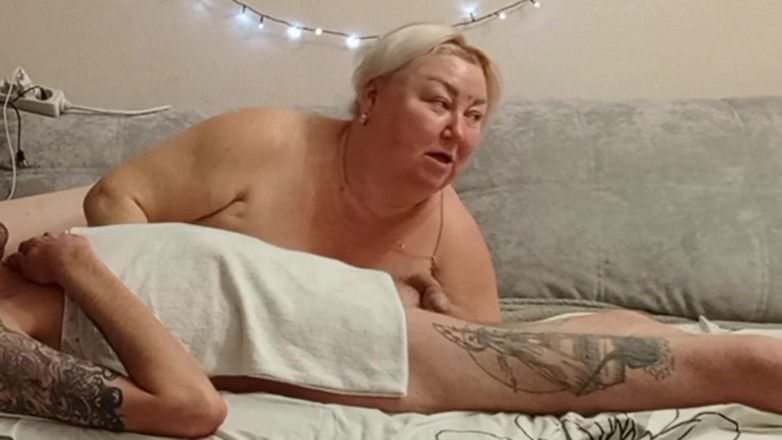 Zona901: Sousedka saje ptáka a polyká mrdku