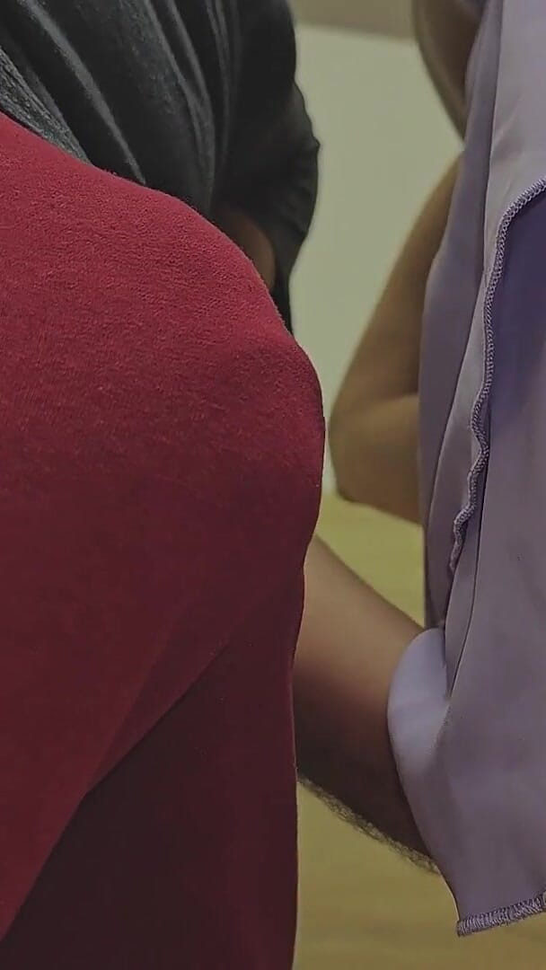 CoupleForFun2023: भीड़-भाड़ वाली सबवे ट्रेन में कर्मचारी द्वारा स्पर्श