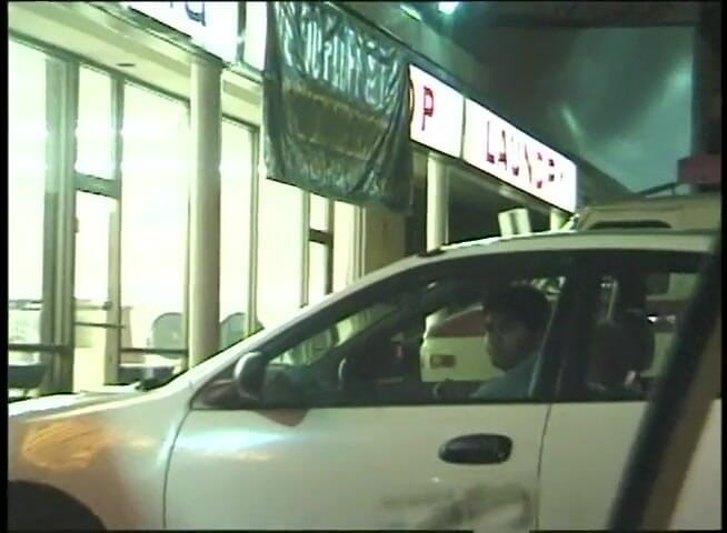 VOP Porno: Garotas tesudas querem dar prazer duro no carro e fora...