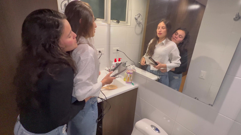 scarlettandc: 我的化妆师邀请我做热辣的事情